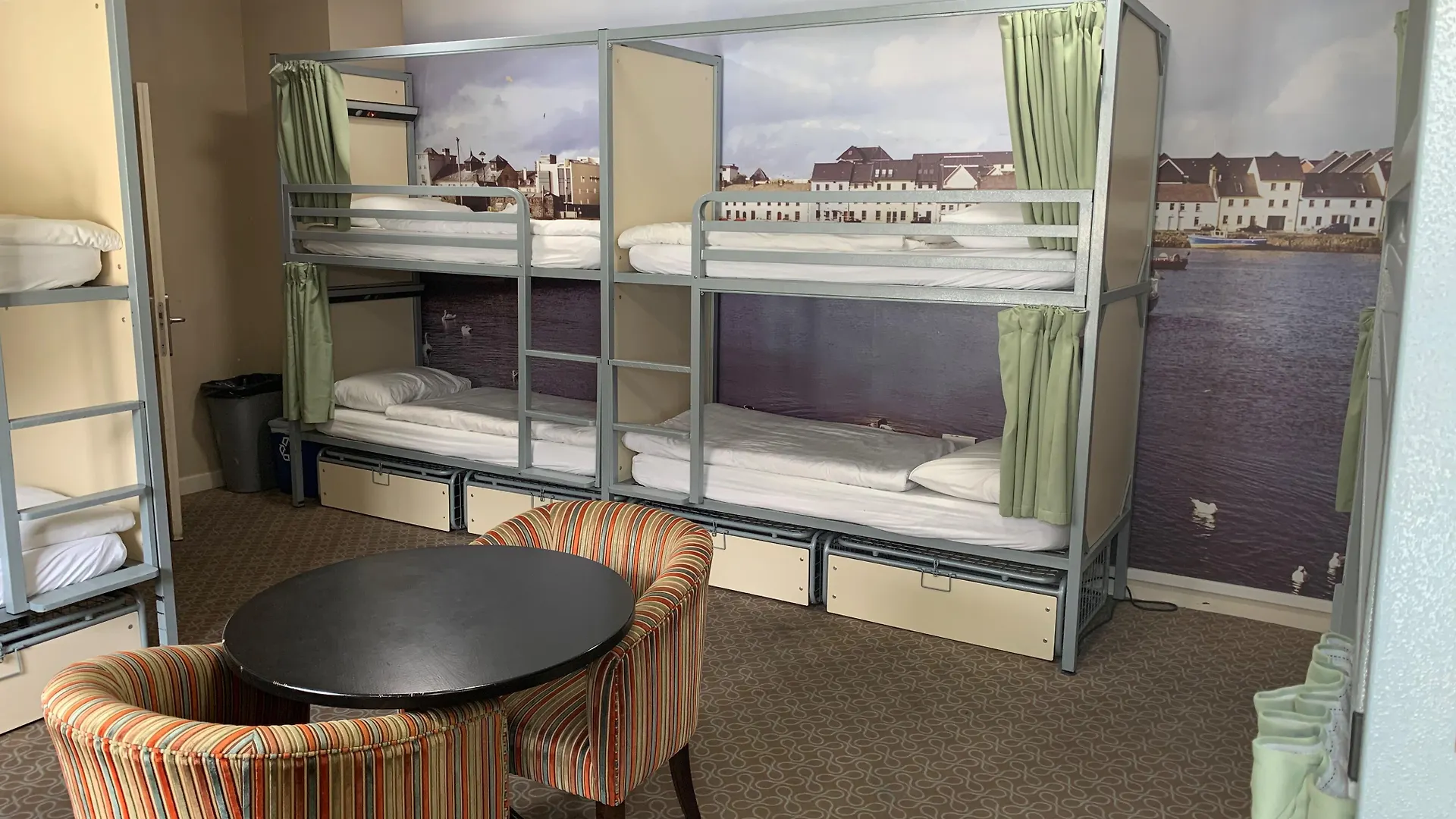 Kinlay Hostel Eyre Square Голуэй